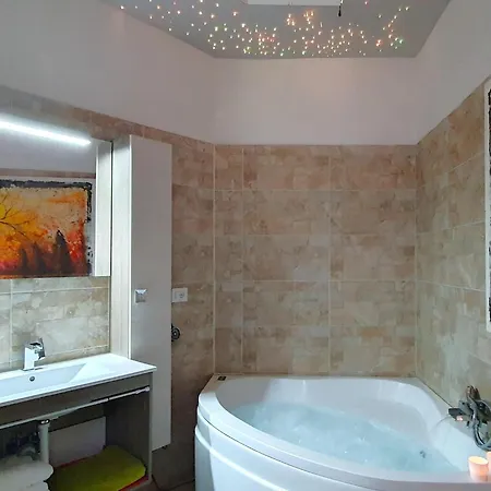 Apartman Spacious In With Bubble Bath *